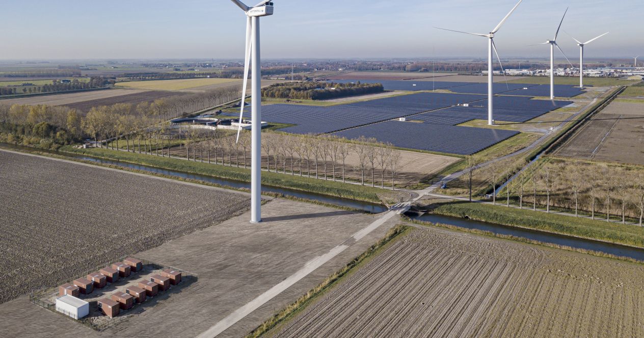 Alfen large scale energy storage solution at hybrid energy park Haringvliet